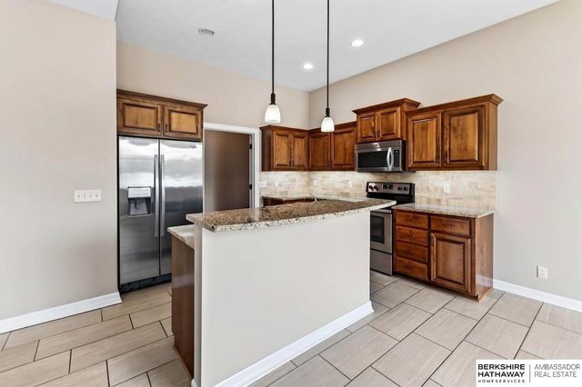 10619 Hillcrest Drive, La Vista, NE 68128