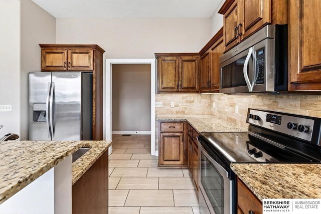 10619 Hillcrest Drive, La Vista, NE 68128