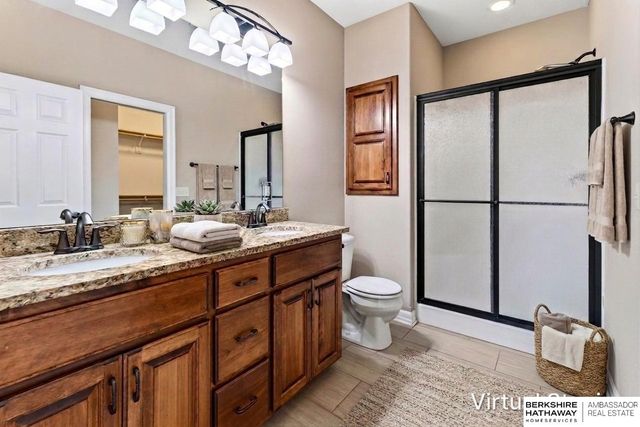 10619 Hillcrest Drive, La Vista, NE 68128
