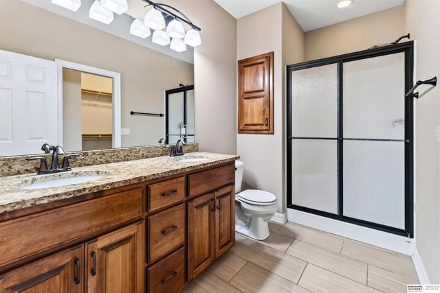 10619 Hillcrest Drive, La Vista, NE 68128