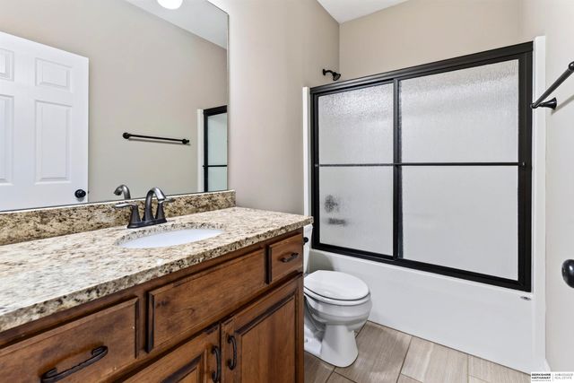 10619 Hillcrest Drive, La Vista, NE 68128