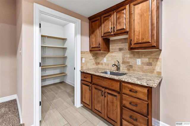 10619 Hillcrest Drive, La Vista, NE 68128
