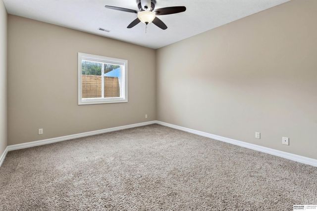 10619 Hillcrest Drive, La Vista, NE 68128