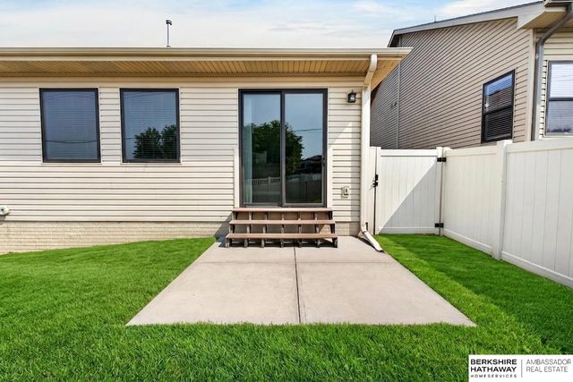 10619 Hillcrest Drive, La Vista, NE 68128