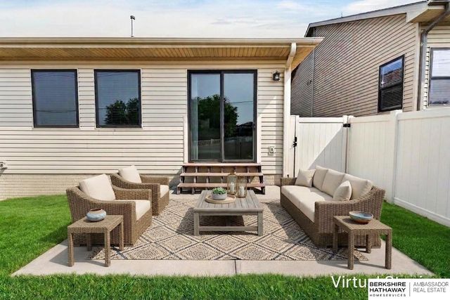 10619 Hillcrest Drive, La Vista, NE 68128