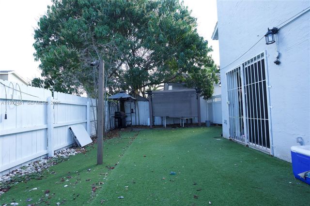 18499 NW 52nd Path, Miami Gardens, FL 33055