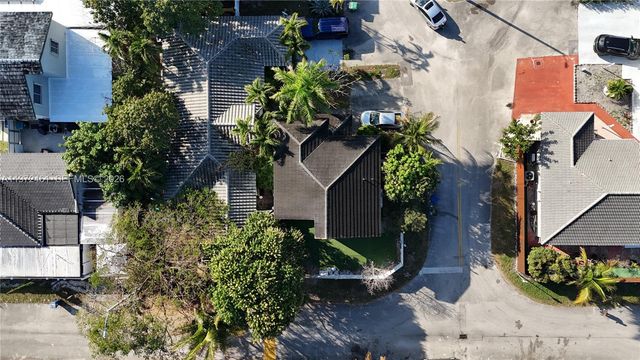 18499 NW 52nd Path, Miami Gardens, FL 33055