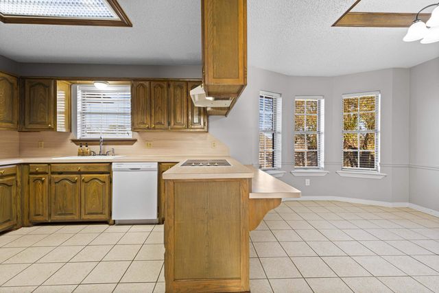 1111 ASHBOURNE LN., Longview, TX 75605