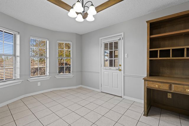 1111 ASHBOURNE LN., Longview, TX 75605