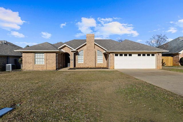 1111 ASHBOURNE LN., Longview, TX 75605