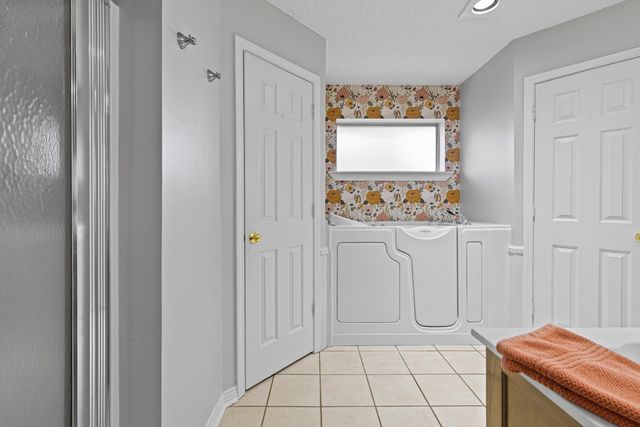 1111 ASHBOURNE LN., Longview, TX 75605