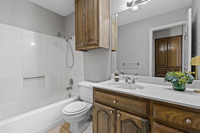 1111 ASHBOURNE LN., Longview, TX 75605