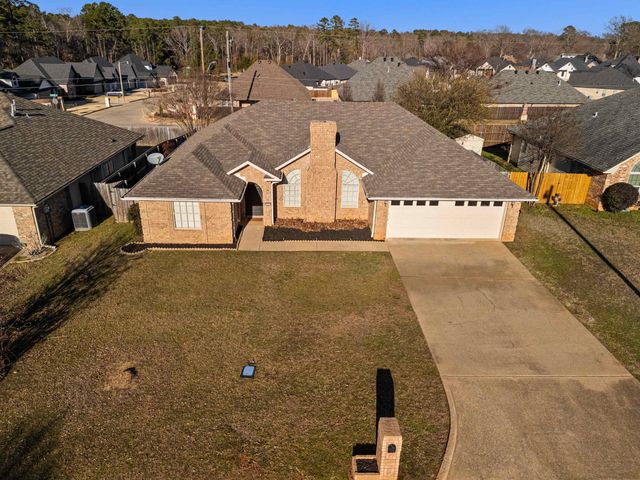 1111 ASHBOURNE LN., Longview, TX 75605