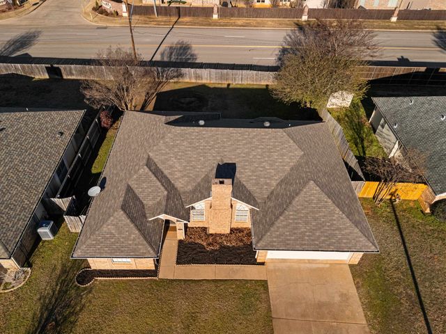 1111 ASHBOURNE LN., Longview, TX 75605