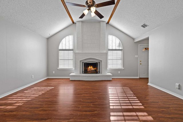 1111 ASHBOURNE LN., Longview, TX 75605