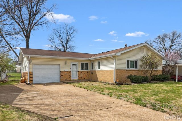 704 Village Square Drive, Hazelwood, MO 63042