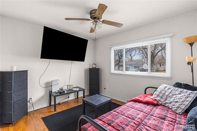 704 Village Square Drive, Hazelwood, MO 63042