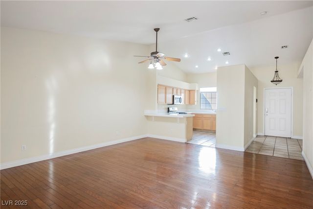 10017 Oak Creek Canyon Avenue, Las Vegas, NV 89147