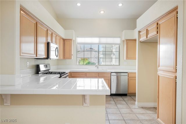 10017 Oak Creek Canyon Avenue, Las Vegas, NV 89147