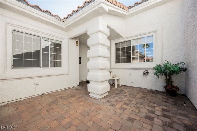 10017 Oak Creek Canyon Avenue, Las Vegas, NV 89147