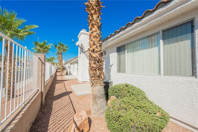 10017 Oak Creek Canyon Avenue, Las Vegas, NV 89147