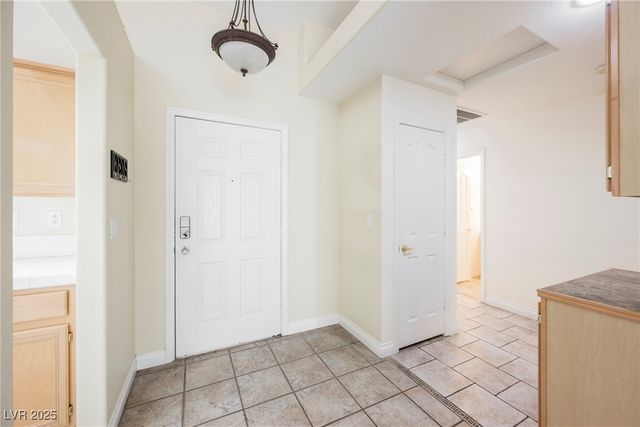 10017 Oak Creek Canyon Avenue, Las Vegas, NV 89147