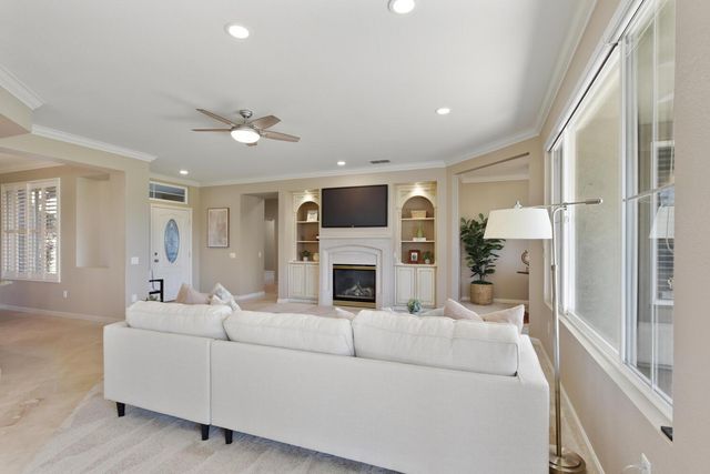 7338 School House Ln, Roseville, CA 95747