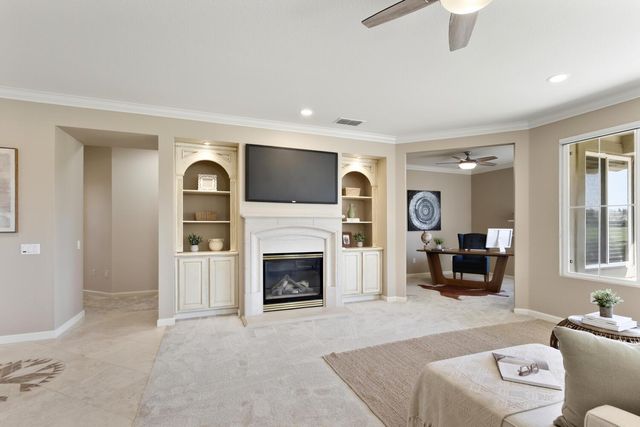 7338 School House Ln, Roseville, CA 95747