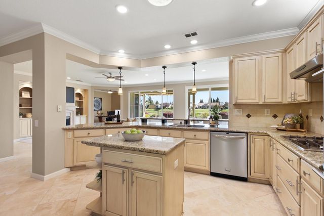 7338 School House Ln, Roseville, CA 95747