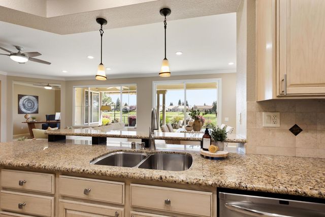 7338 School House Ln, Roseville, CA 95747