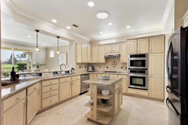 7338 School House Ln, Roseville, CA 95747