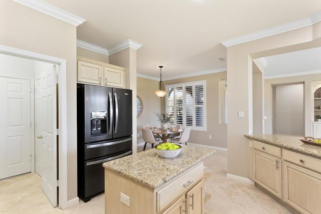 7338 School House Ln, Roseville, CA 95747