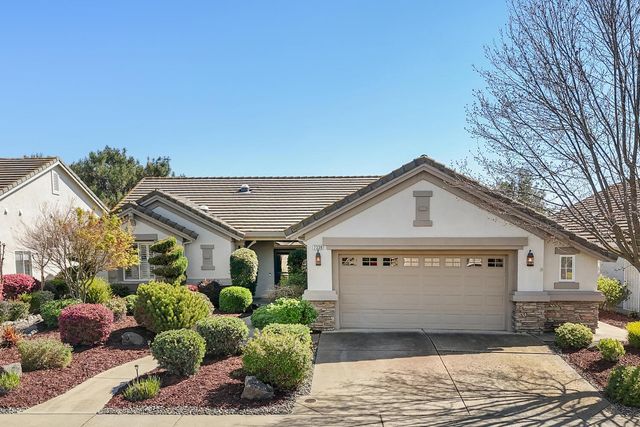 7338 School House Ln, Roseville, CA 95747