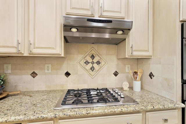 7338 School House Ln, Roseville, CA 95747