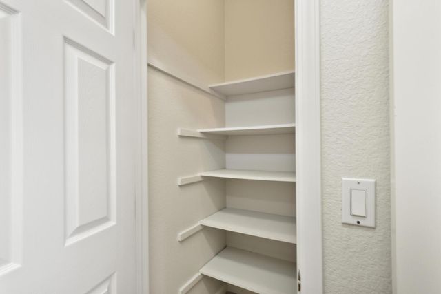 7338 School House Ln, Roseville, CA 95747