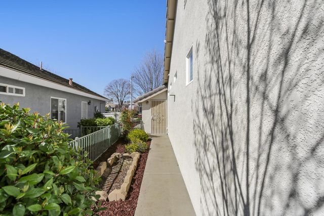 7338 School House Ln, Roseville, CA 95747