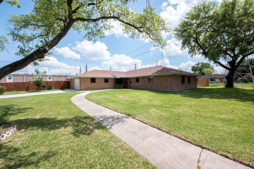 8419 Dover Street, Houston, TX 77061