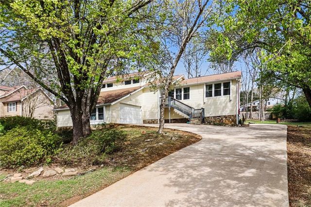 1920 Oakleaf Lane, Lithia Springs, GA 30122