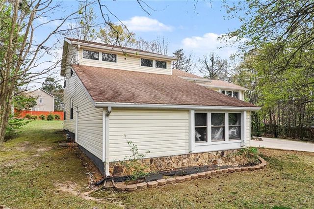 1920 Oakleaf Lane, Lithia Springs, GA 30122