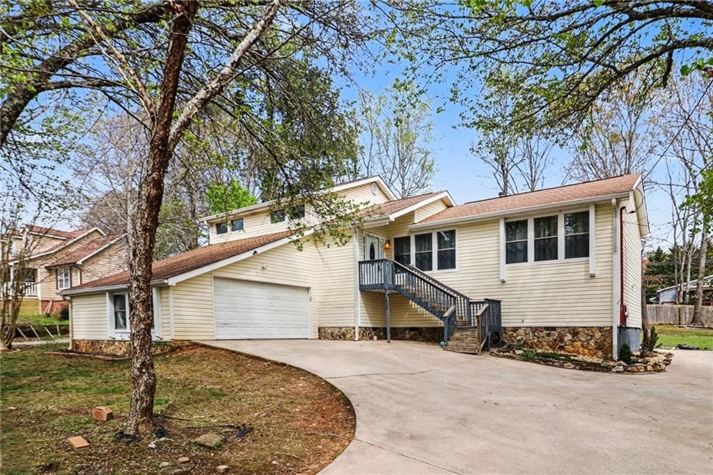 1920 Oakleaf Lane, Lithia Springs, GA 30122