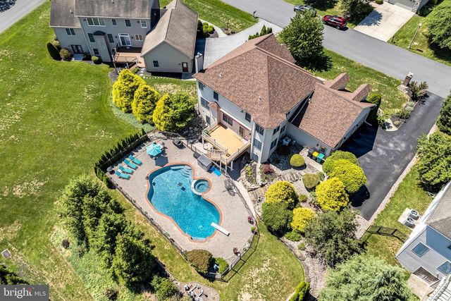 810 CROOKED STICK DR, Mechanicsburg, PA 17050