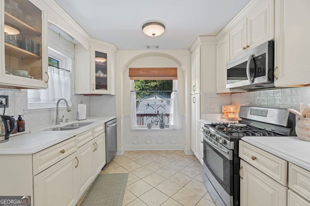 2575 Ravencliff Road, Atlanta, GA 30349