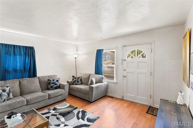 8017 Patterson Drive, St Louis, MO 63134