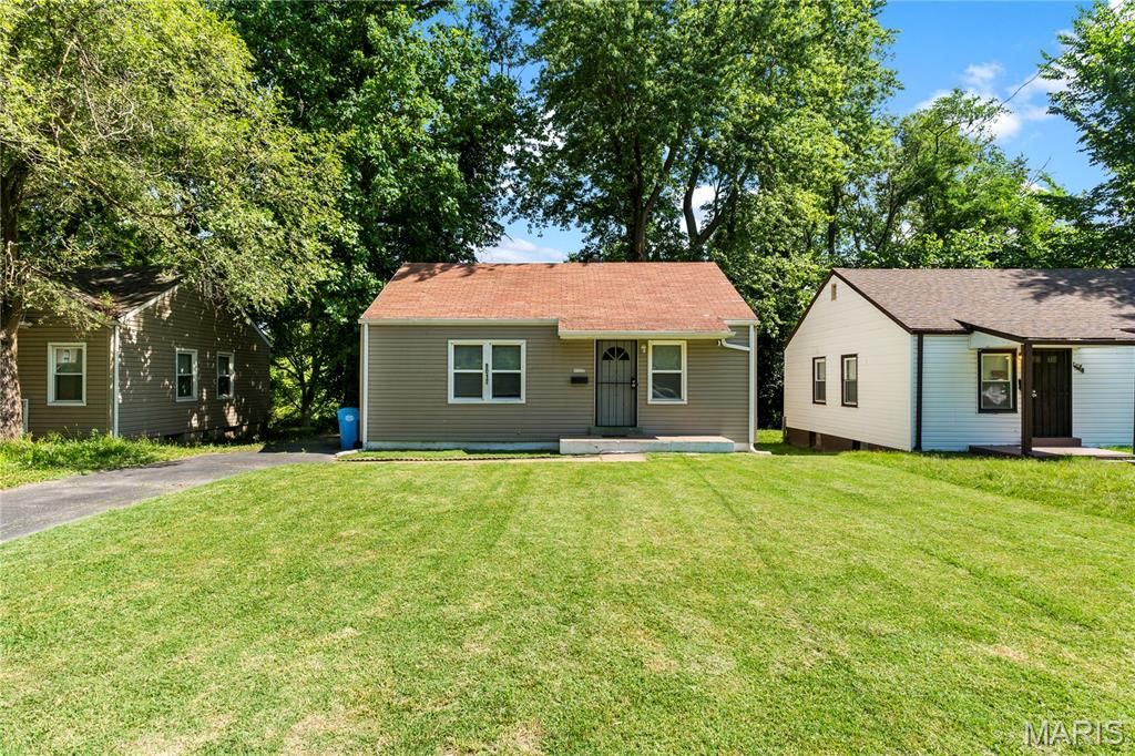 8017 Patterson Drive, St Louis, MO 63134
