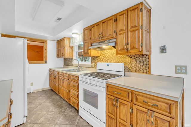 1 Walker Court, Lafayette, IN 47909