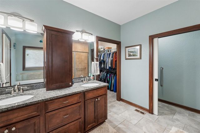 2743 NW 167th Court, Clive, IA 50325