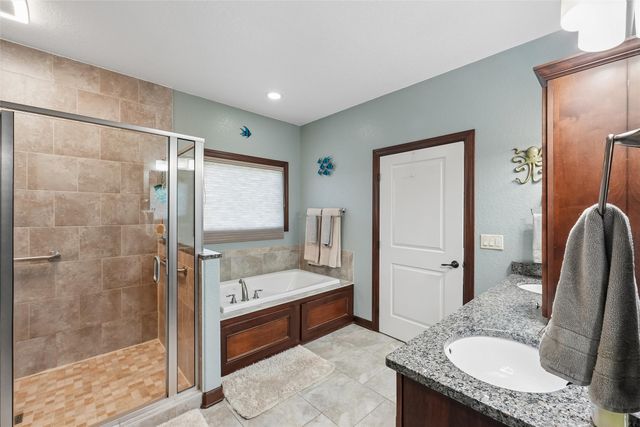 2743 NW 167th Court, Clive, IA 50325