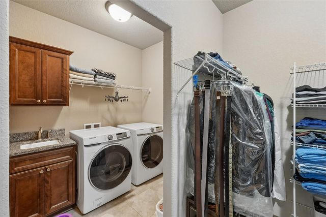 2743 NW 167th Court, Clive, IA 50325