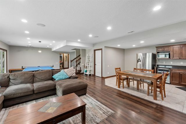 2743 NW 167th Court, Clive, IA 50325
