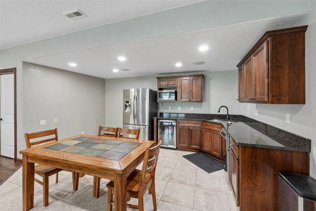 2743 NW 167th Court, Clive, IA 50325